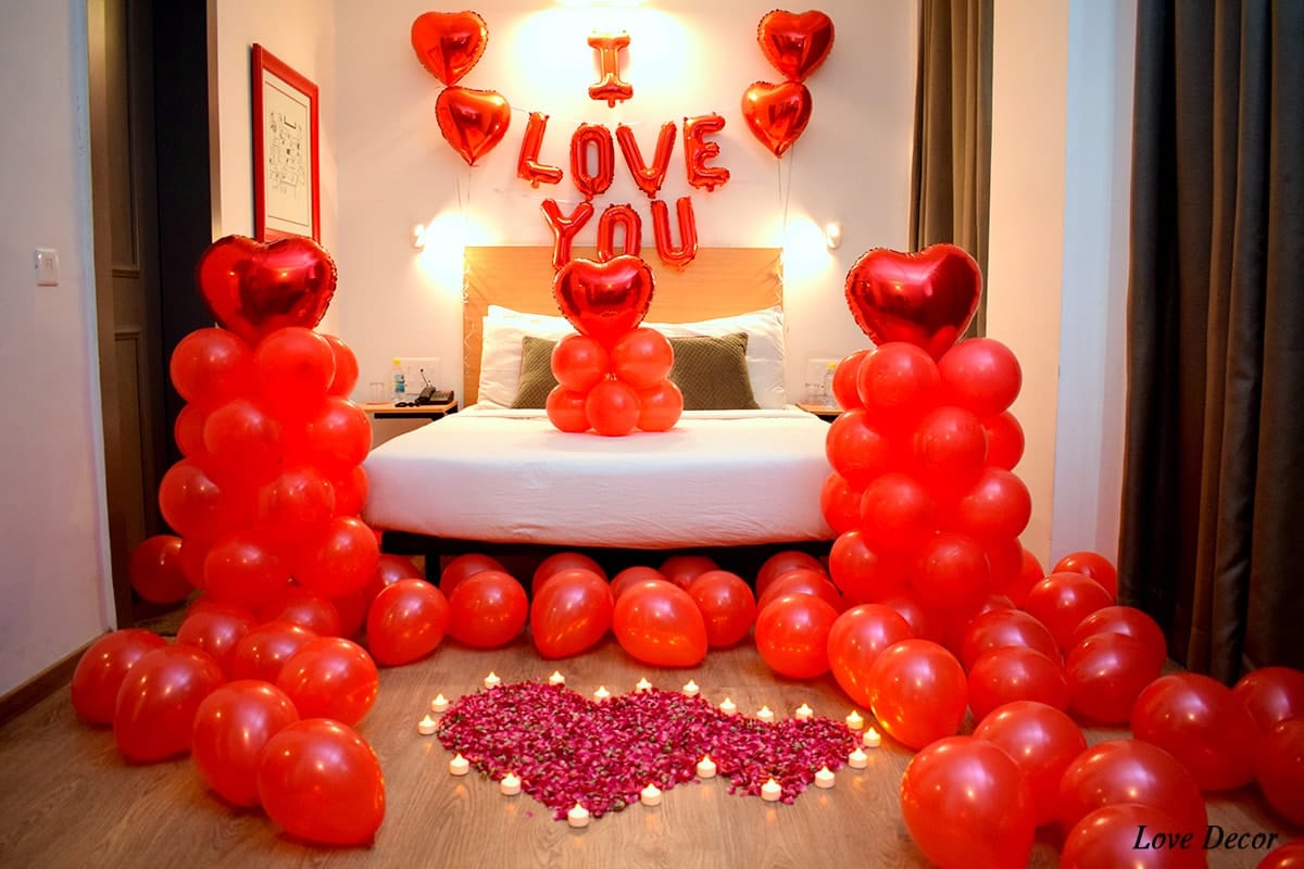 Does OYO Rooms decorate the room or the hall for special occasions? Do they charge extra for it?