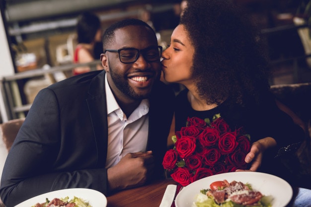 6 incredible ways to make your valentine's day proposal breathtaking- intro image couple