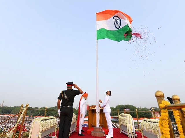 pm hoisting flag