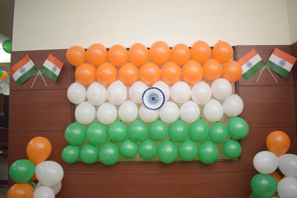 wall decor for republic day with tri color balloons