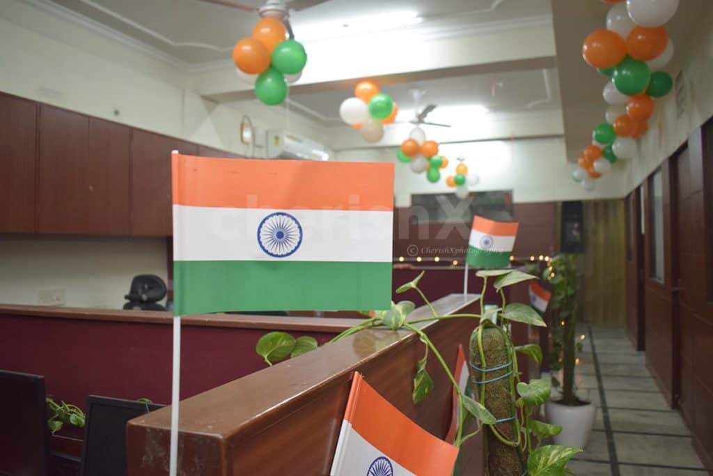 तिरंगा लालटेन सजावट - Independence day decoration ideas for office 
