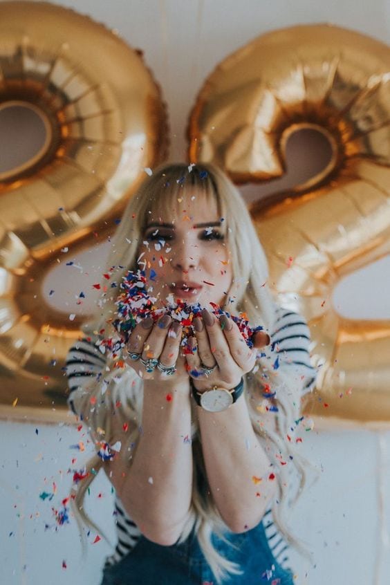 photoshoot confetti toss