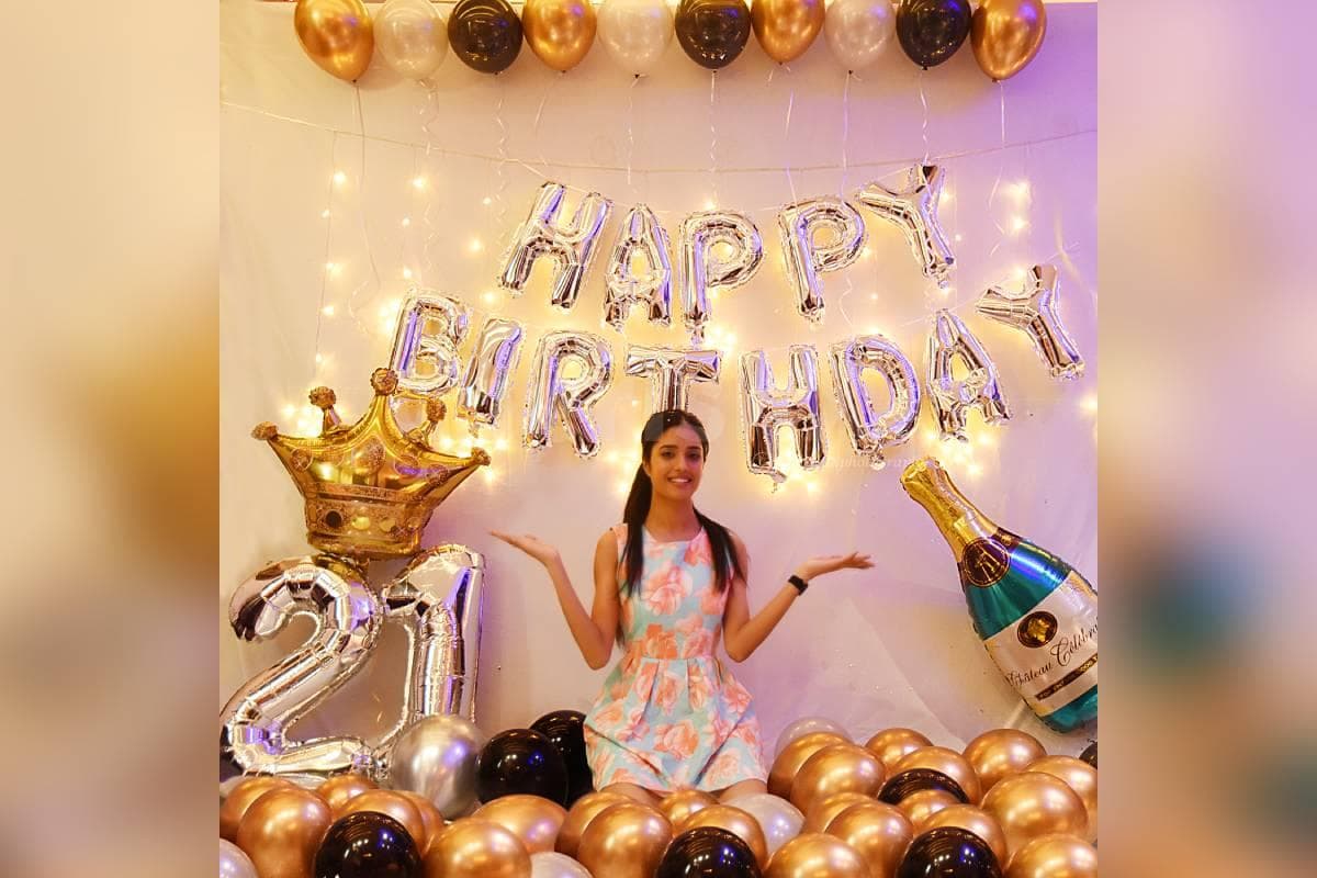 21st birthday golden chrome decor