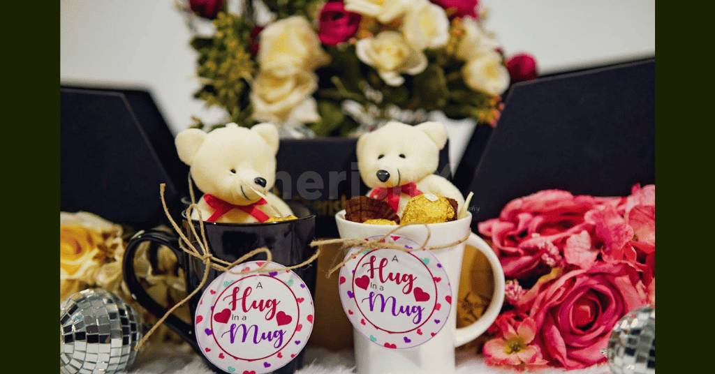 couple mugs with a teddy bears 