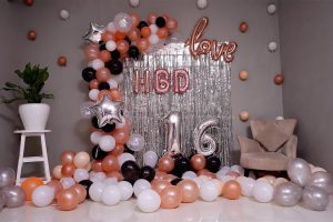 Bollywood-Red-and-Gold-birthday-decoration