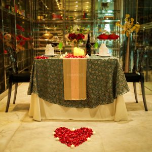  Indoor Valentine Candle Light Dinner