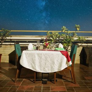 Rooftop-Candle-Light-Dinners-for-Couples.